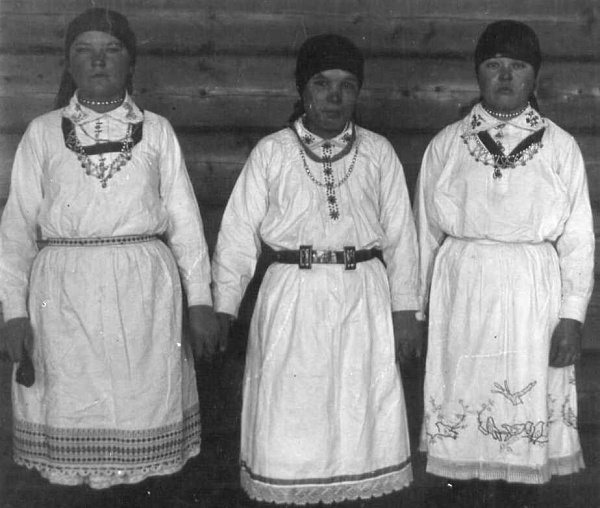Фотография «Группа женщин-мариек в реформированном платье»