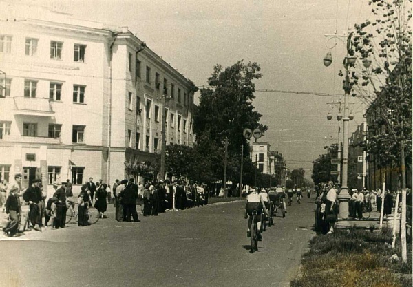 Фотография «Город Йошкар-Ола, улица Советская. Велосипедные гонки на 25 км»